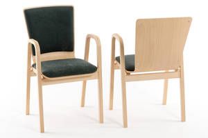 Die Rückenpolster werden fest verschraubt